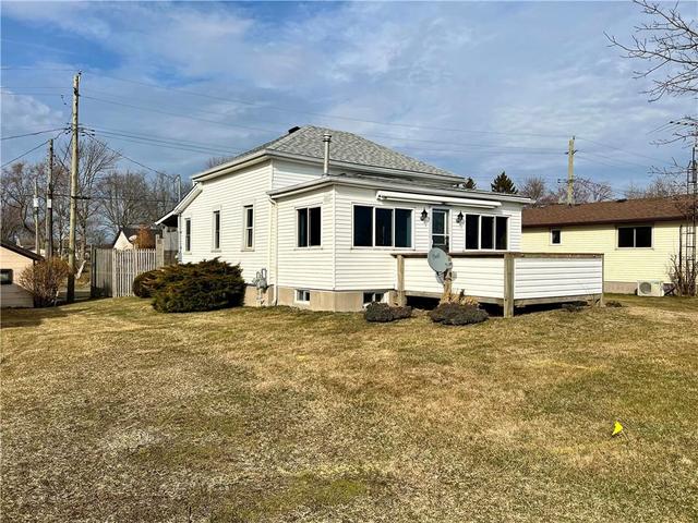 9 Bluewater Pky, House detached with 3 bedrooms, 1 bathrooms and 2 parking in Haldimand County ON | Image 4