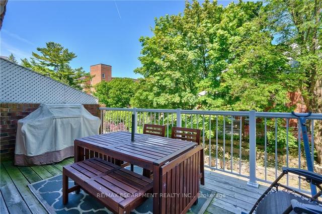 1395 Lakeshore Rd, House attached with 3 bedrooms, 3 bathrooms and 2 parking in Burlington ON | Image 7