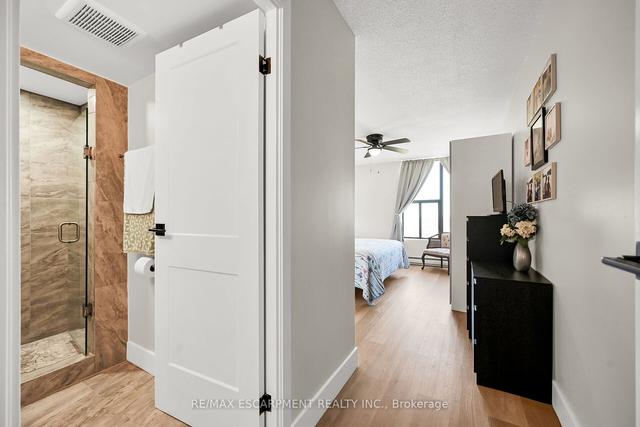 1903 - 75 Queen St N, Condo with 3 bedrooms, 2 bathrooms and 1 parking in Hamilton ON | Image 9