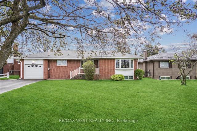 8039 Yonge St, House detached with 3 bedrooms, 2 bathrooms and 7 parking in Innisfil ON | Image 1