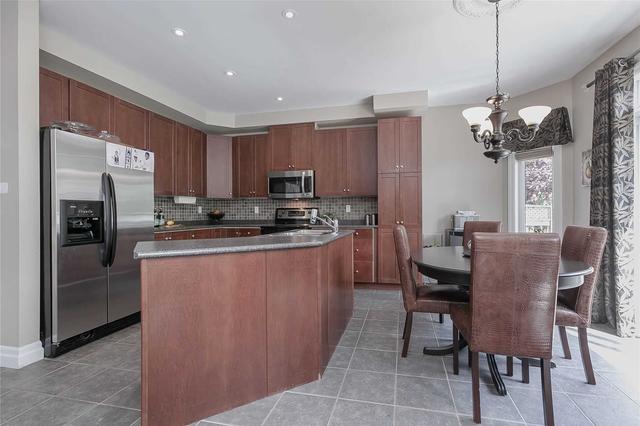 2215 Empire Cres, House detached with 4 bedrooms, 4 bathrooms and 4 parking in Burlington ON | Image 2