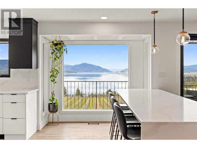 446 Okaview Road, House detached with 3 bedrooms, 3 bathrooms and 4 parking in Kelowna BC | Image 3