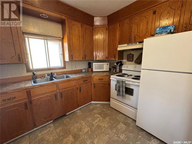 322 Maple Avenue, House detached with 3 bedrooms, 1 bathrooms and null parking in Yorkton SK | Image 5