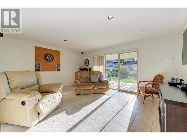 3429 Camelback Dr, House detached with 3 bedrooms, 2 bathrooms and 2 parking in Central Okanagan BC | Image 39