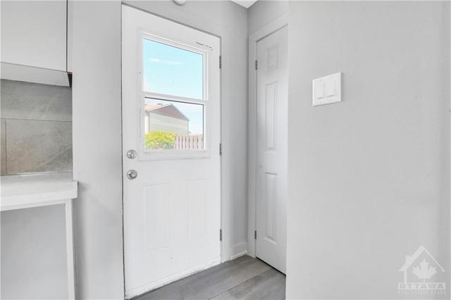 55 Foxfield Drive, Townhouse with 3 bedrooms, 2 bathrooms and 1 parking in Ottawa ON | Image 12
