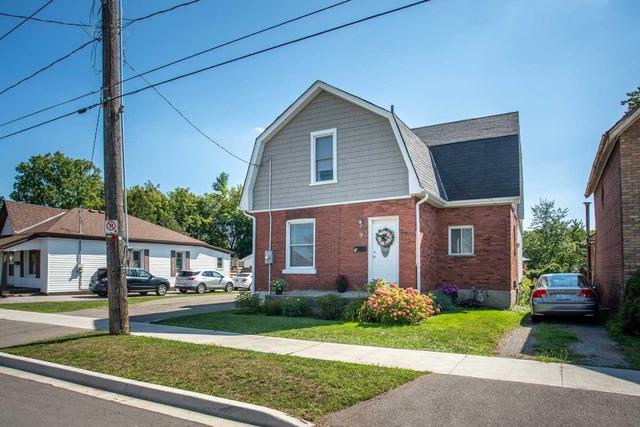 9 Elgin St, House detached with 3 bedrooms, 2 bathrooms and 6 parking in Brantford ON | Image 1