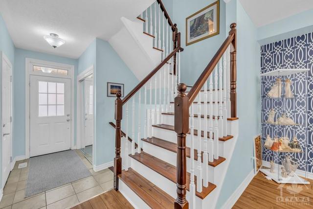 1807 Maple Grove Rd, Townhouse with 3 bedrooms, 3 bathrooms and 2 parking in Ottawa ON | Image 2