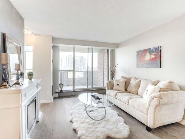 602 - 33 Weldrick Rd E, Condo with 2 bedrooms, 2 bathrooms and 1 parking in Richmond Hill ON | Image 2