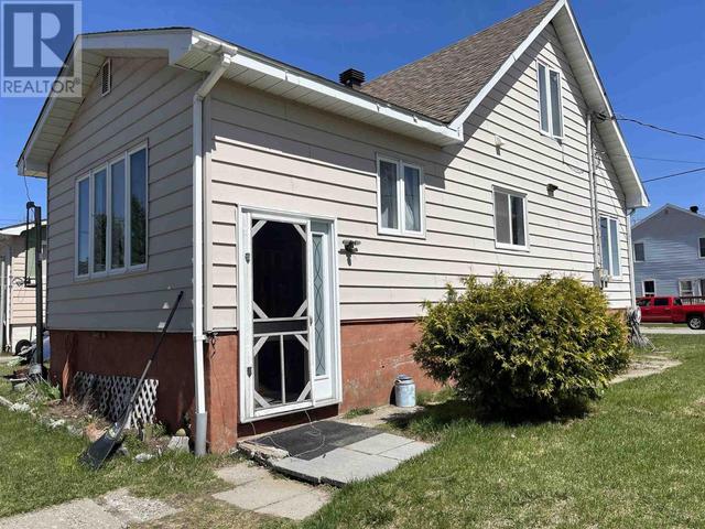 23 Connaught St, House detached with 3 bedrooms, 3 bathrooms and null parking in Chapleau ON | Image 3