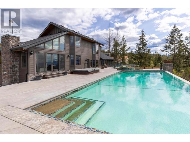 5774 Deadpine Dr, House detached with 6 bedrooms, 5 bathrooms and 3 parking in Central Okanagan BC | Image 45