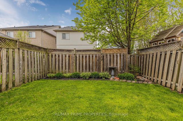 34 Lilly Mckeowan Cres, House attached with 3 bedrooms, 2 bathrooms and 3 parking in East Gwillimbury ON | Image 29
