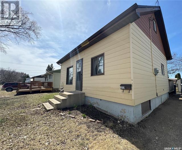 322 Maple Avenue, House detached with 3 bedrooms, 1 bathrooms and null parking in Yorkton SK | Image 3