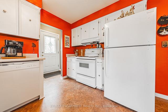 155 Nash Rd N, House detached with 3 bedrooms, 2 bathrooms and 3 parking in Hamilton ON | Image 17
