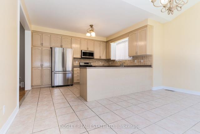 27 Tacc Trail, House detached with 3 bedrooms, 3 bathrooms and 6 parking in Vaughan ON | Image 5