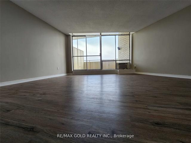 2707 - 330 Dixon Rd, Condo with 3 bedrooms, 2 bathrooms and 1 parking in Toronto ON | Image 25