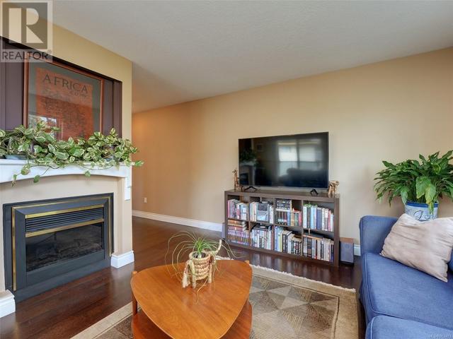 307 - 1436 Harrison St, Condo with 2 bedrooms, 2 bathrooms and 1 parking in Victoria BC | Image 4