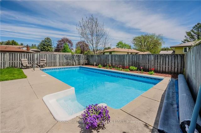 23 Meadow Cres, House detached with 4 bedrooms, 3 bathrooms and 3 parking in Guelph ON | Image 12