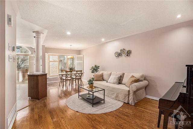 123 Sorento St, Townhouse with 3 bedrooms, 3 bathrooms and 3 parking in Ottawa ON | Image 5