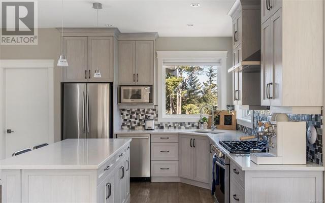 3669 Coleman Pl, House detached with 5 bedrooms, 3 bathrooms and 3 parking in Colwood BC | Image 8