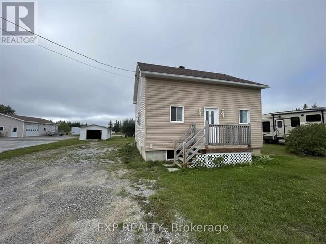 20 Edward St, House detached with 2 bedrooms, 1 bathrooms and 5 parking in Cochrane, Unorganized, North Part ON | Image 1
