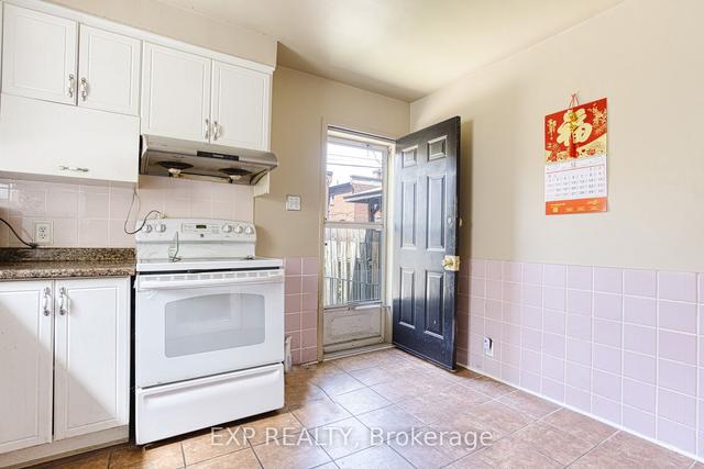 49 Leeming St, House detached with 3 bedrooms, 2 bathrooms and 0 parking in Hamilton ON | Image 2