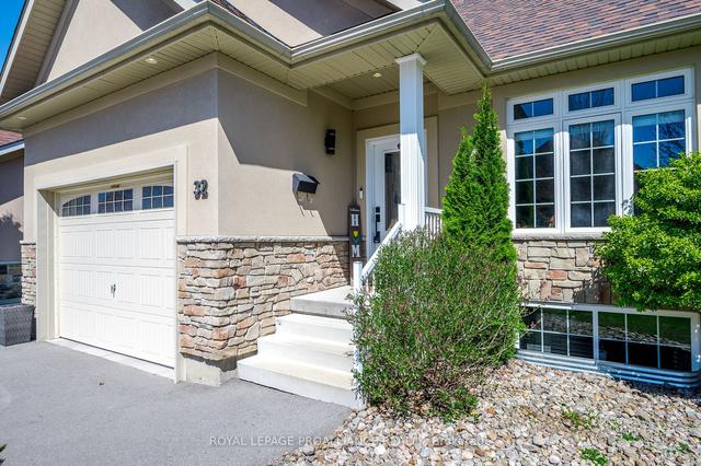 32 Brinton Dr, Condo with 2 bedrooms, 3 bathrooms and 3 parking in Peterborough ON | Image 12