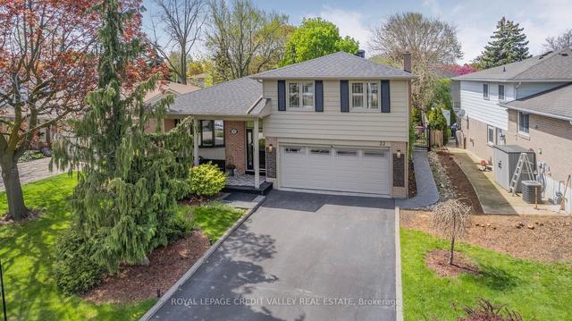 32 Parkview Pl, House detached with 3 bedrooms, 3 bathrooms and 6 parking in Brampton ON | Image 35