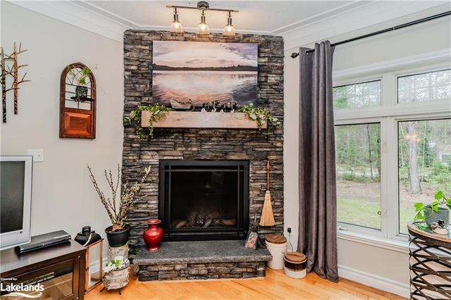 157 N Waseosa Lake Rd, House detached with 3 bedrooms, 2 bathrooms and 8 parking in Huntsville ON | Image 2
