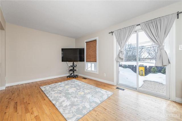 3504 Aladdin Lane, Townhouse with 3 bedrooms, 2 bathrooms and 1 parking in Ottawa ON | Image 11