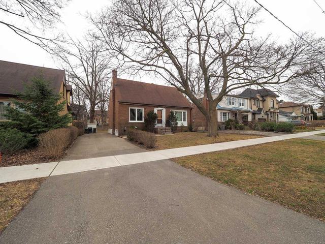 230 Martin Grove Rd, House detached with 3 bedrooms, 2 bathrooms and 3 parking in Toronto ON | Image 15