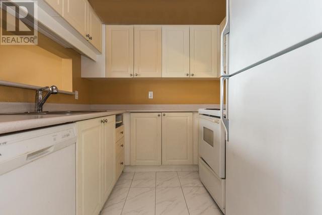 PH2 - 7077 Beresford St, Condo with 2 bedrooms, 1 bathrooms and 1 parking in Burnaby BC | Image 2