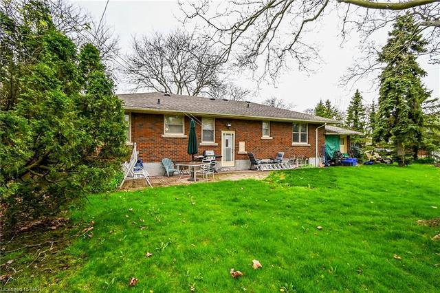 25 Masterson Dr, House detached with 4 bedrooms, 2 bathrooms and 4 parking in St. Catharines ON | Image 5