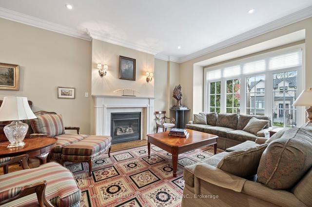 111 Latimer Ave, House detached with 4 bedrooms, 4 bathrooms and 3 parking in Toronto ON | Image 12