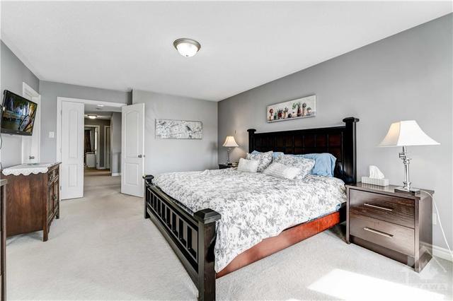 218 Espin Hts, Townhouse with 3 bedrooms, 3 bathrooms and 3 parking in Ottawa ON | Image 18