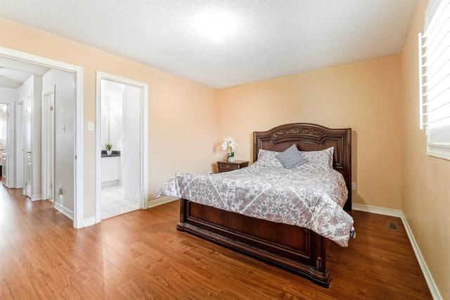 363 Krotone Cres, House semidetached with 3 bedrooms, 3 bathrooms and 4 parking in Mississauga ON | Image 9