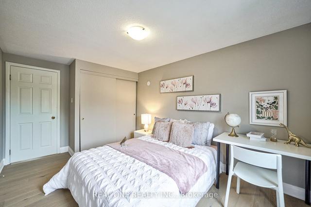 60 Harnworth Dr, House detached with 3 bedrooms, 3 bathrooms and 4 parking in Toronto ON | Image 19