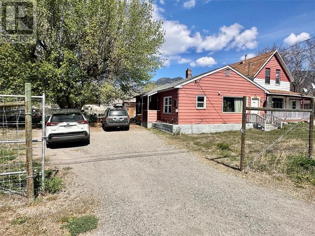 618 6th Ave, House detached with 3 bedrooms, 1 bathrooms and null parking in Keremeos BC | Image 1