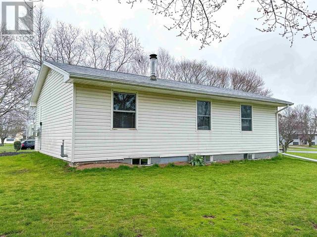 33 Bonavista Dr, House detached with 3 bedrooms, 1 bathrooms and null parking in Cornwall PE | Image 24