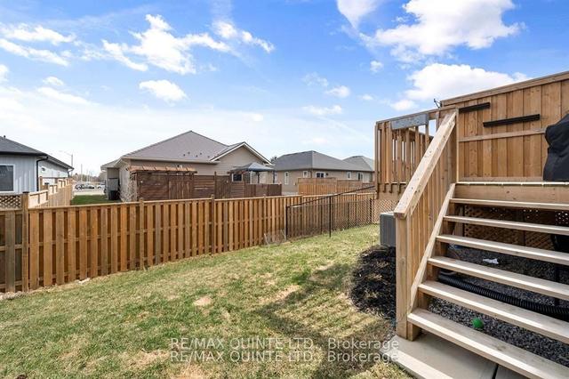 27 Dewal Pl, House attached with 2 bedrooms, 4 bathrooms and 3 parking in Belleville ON | Image 27