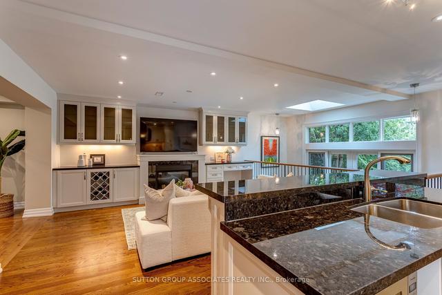 5 Bessborough Dr, House detached with 4 bedrooms, 4 bathrooms and 2 parking in Toronto ON | Image 5