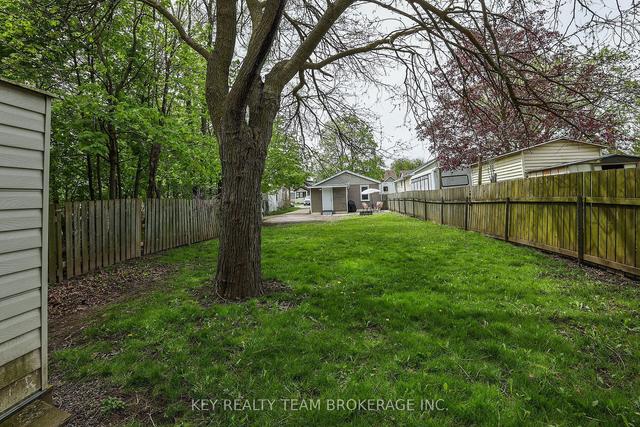 17 Churchill St, House detached with 3 bedrooms, 1 bathrooms and 3 parking in St. Catharines ON | Image 21