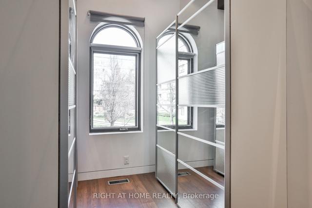 50 Beverley St, House attached with 3 bedrooms, 3 bathrooms and 1 parking in Toronto ON | Image 20