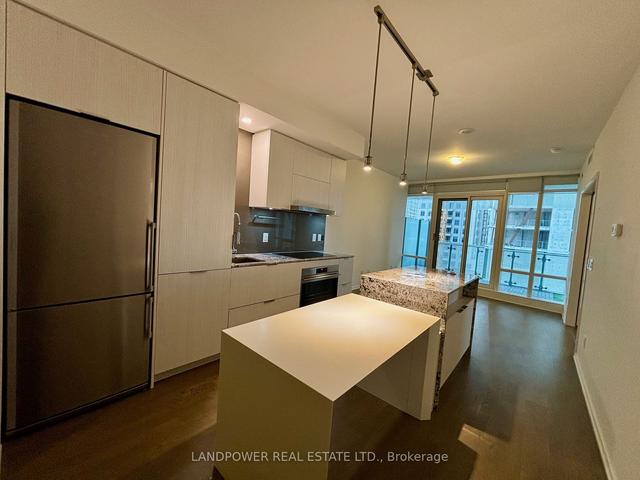3008 - 1 Bloor St E, Condo with 1 bedrooms, 2 bathrooms and 0 parking in Toronto ON | Image 16