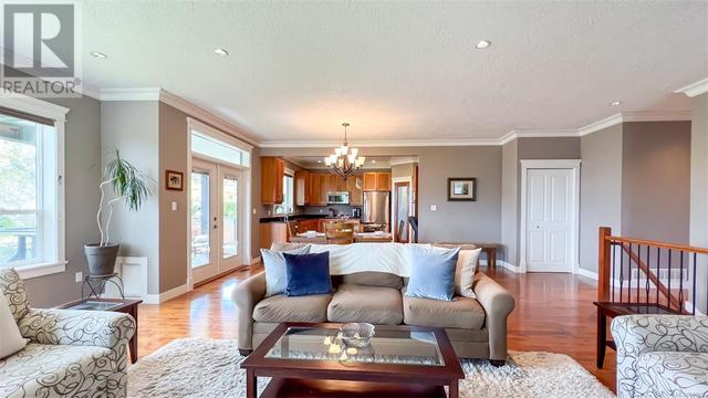 3431 Mary Anne Cres, House detached with 5 bedrooms, 4 bathrooms and 5 parking in Colwood BC | Image 8