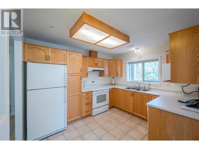 106 - 2245 Atkinson St, Condo with 2 bedrooms, 2 bathrooms and 1 parking in Penticton BC | Image 14