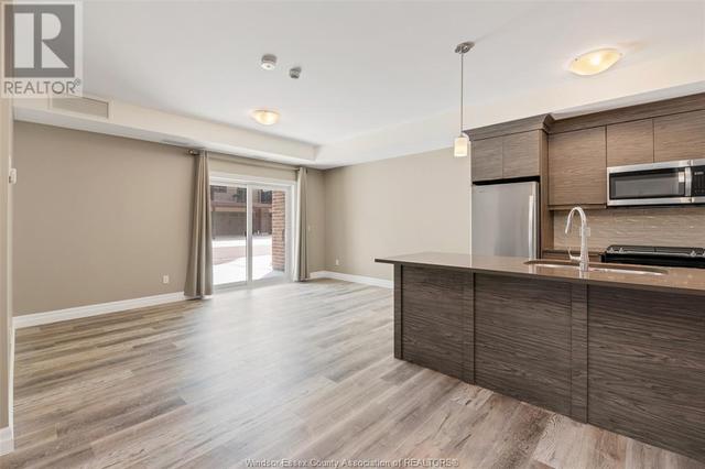 101 - 728 Brownstone, Condo with 2 bedrooms, 2 bathrooms and null parking in Tecumseh ON | Image 3