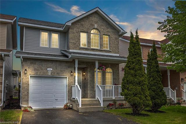 1028 Rainbow Cres, House detached with 3 bedrooms, 2 bathrooms and 3 parking in Kingston ON | Image 1