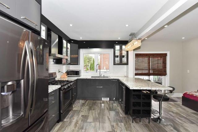 116 St Clarens Ave N, House semidetached with 3 bedrooms, 3 bathrooms and 2 parking in Toronto ON | Image 5