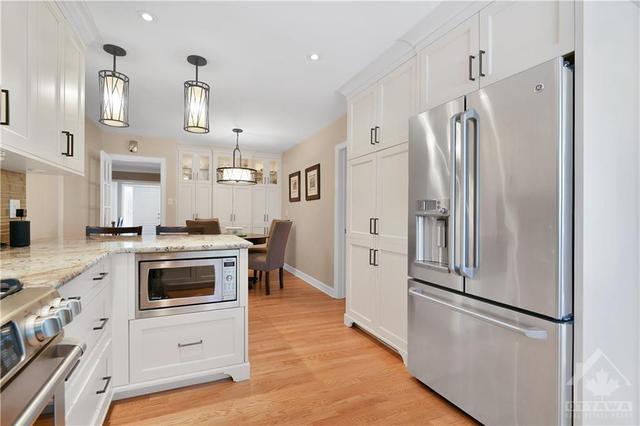 269 Roger Rd, House detached with 5 bedrooms, 4 bathrooms and 4 parking in Ottawa ON | Image 14