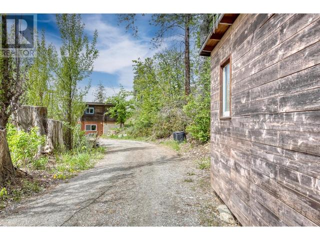 1850 Naramata Road, House detached with 3 bedrooms, 1 bathrooms and 4 parking in Penticton BC | Image 28
